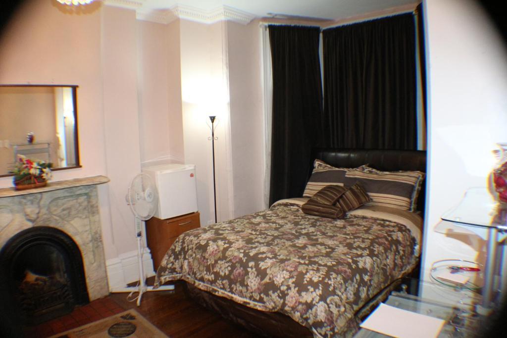 Comfy Guesthouse & Suite Toronto Room photo