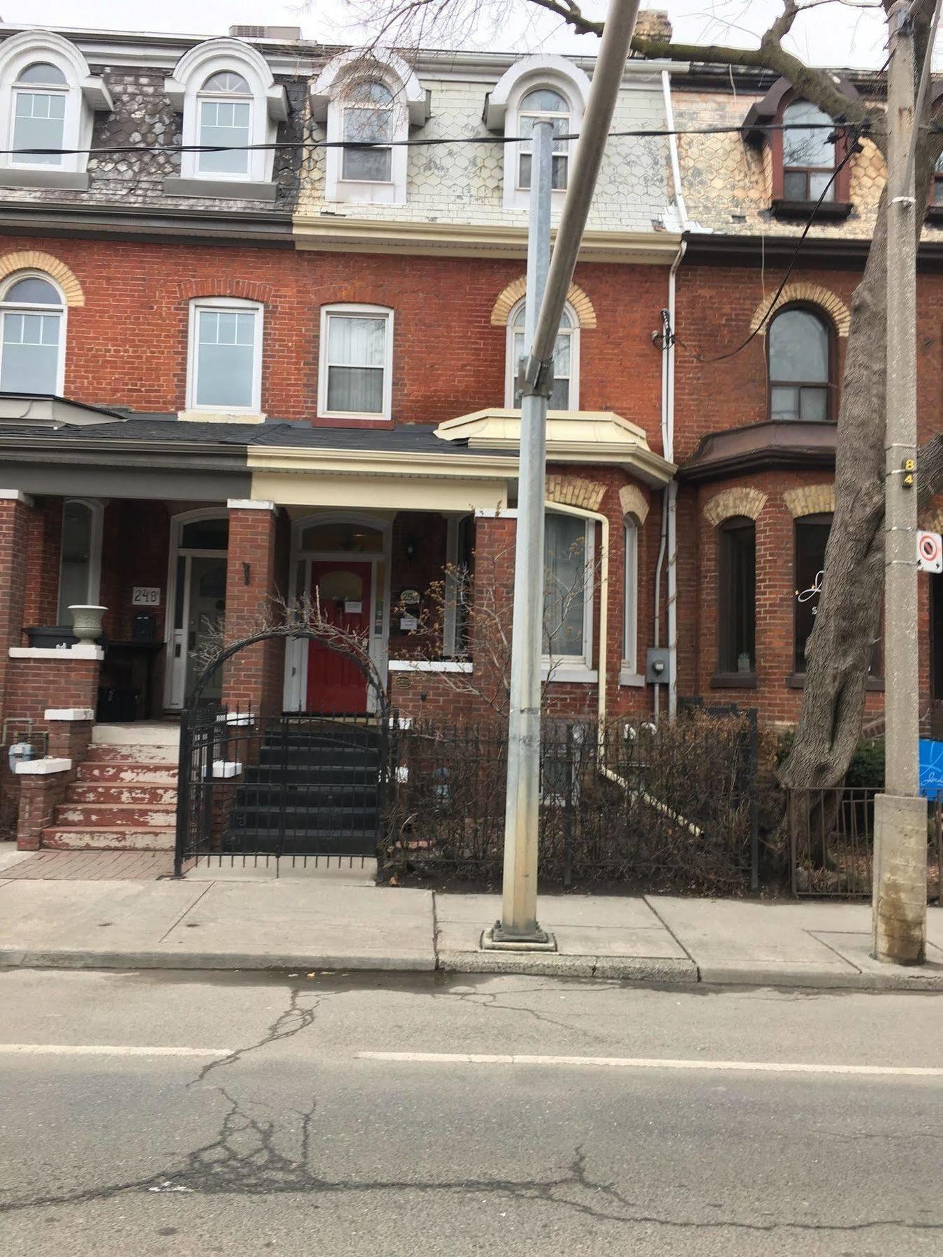 Comfy Guesthouse & Suite Toronto Exterior photo