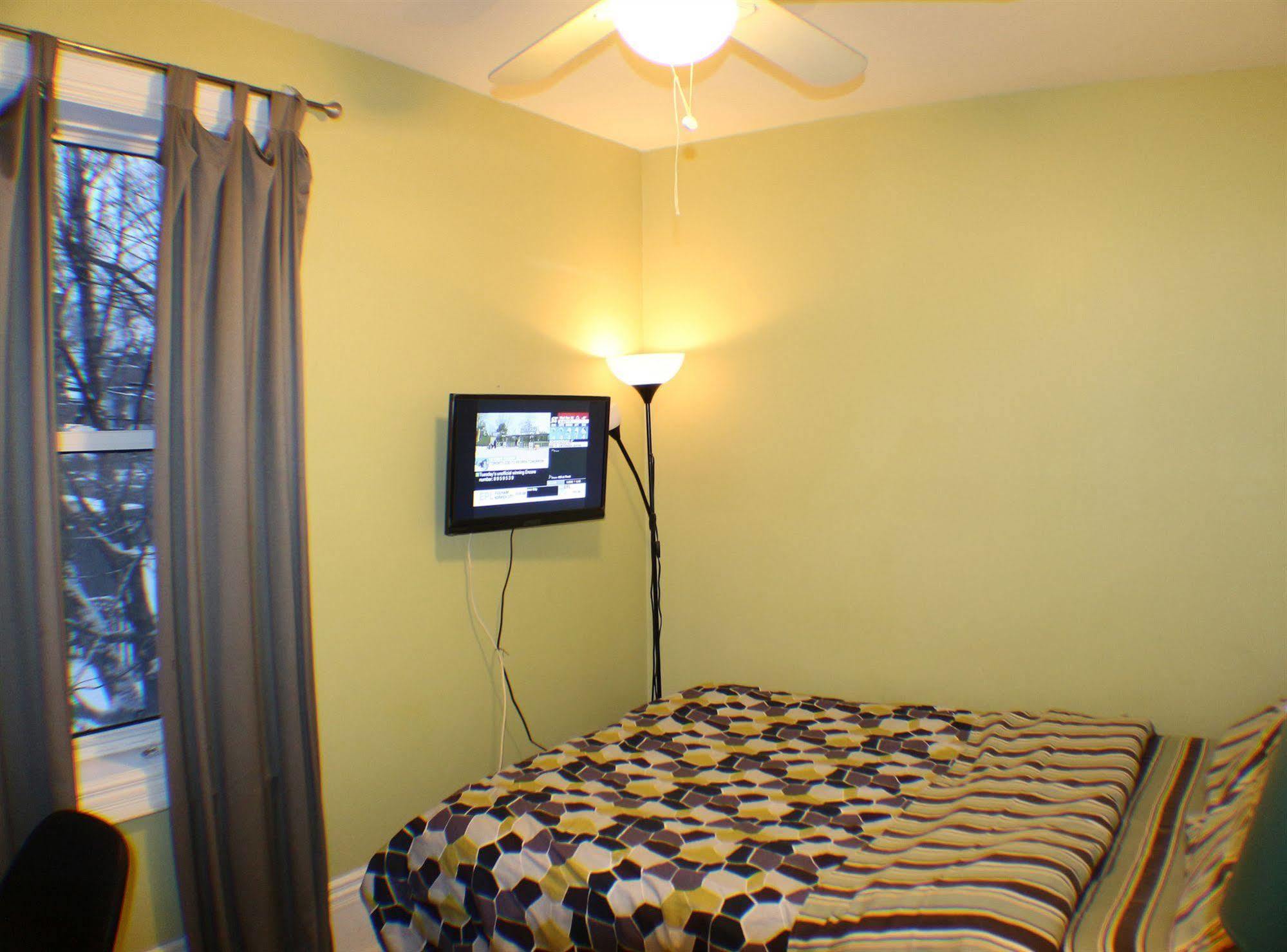 Comfy Guesthouse & Suite Toronto Exterior photo